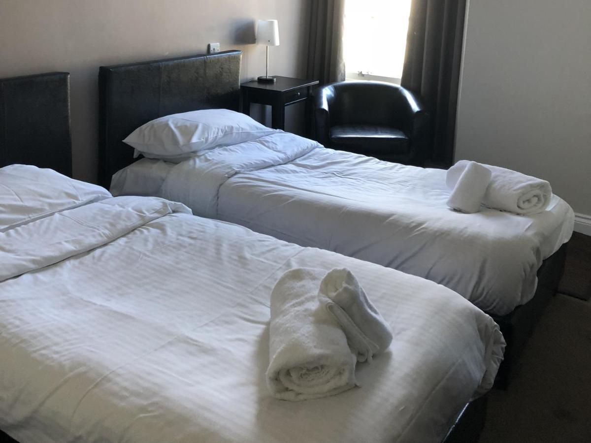 The Cornubia Inn Хейл Екстериор снимка